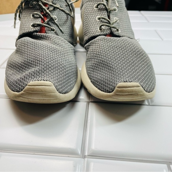 NIKE WOMENS ROSHE‎ RUN SNEAKER
511882-005 GRAY PINK SIZE 9 - Picture 9 of 11